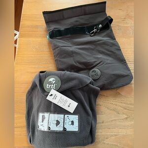 NWT Trtl Travel Pillow and Bag Set in Gray